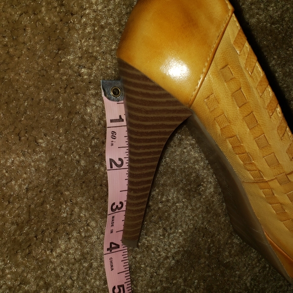 Yellow Heels - Picture 8 of 8